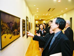 『ベトナム漆画アートの世界』展